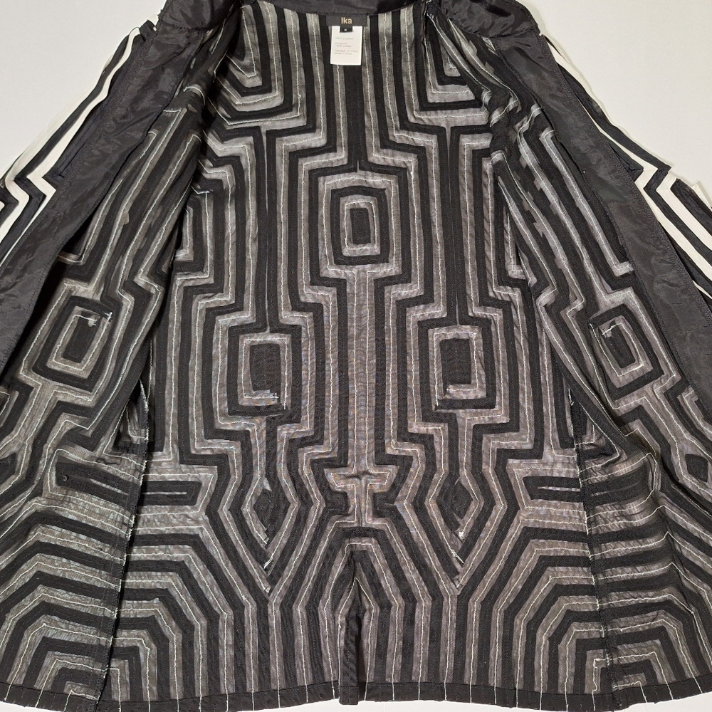 Ika Black & White Geometric Zippered Jacket - Picture 5 of 12